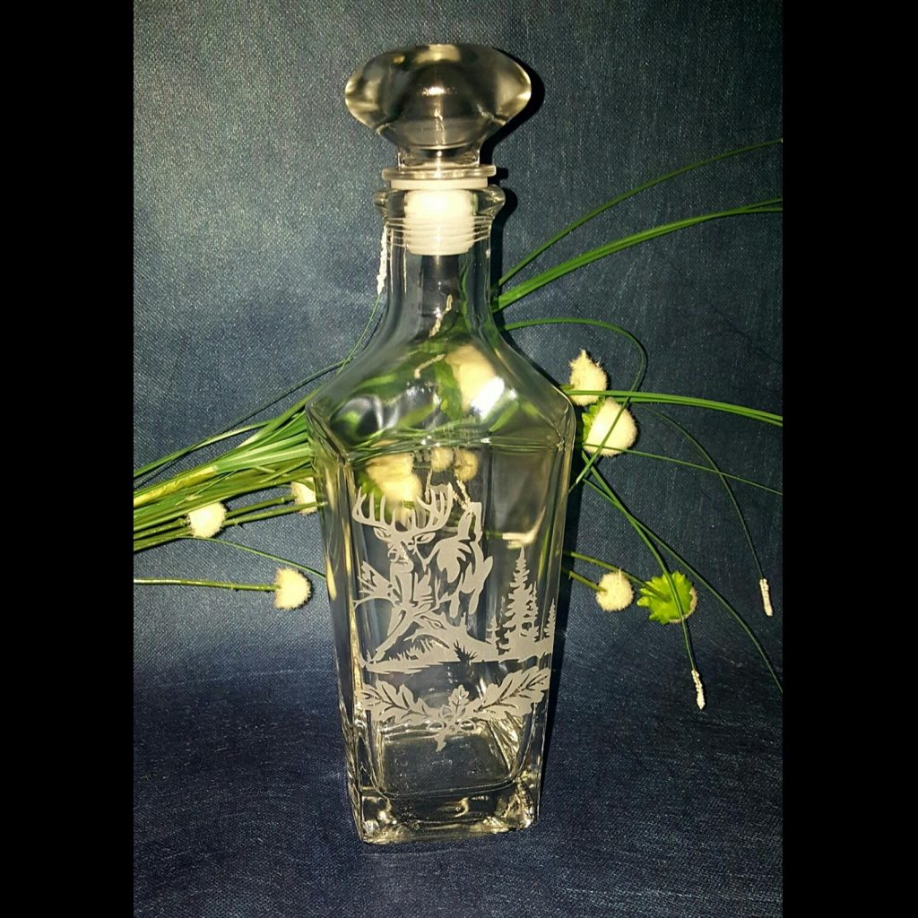 Steklenica 0,7l z lovskim vzorcem - kvadratna