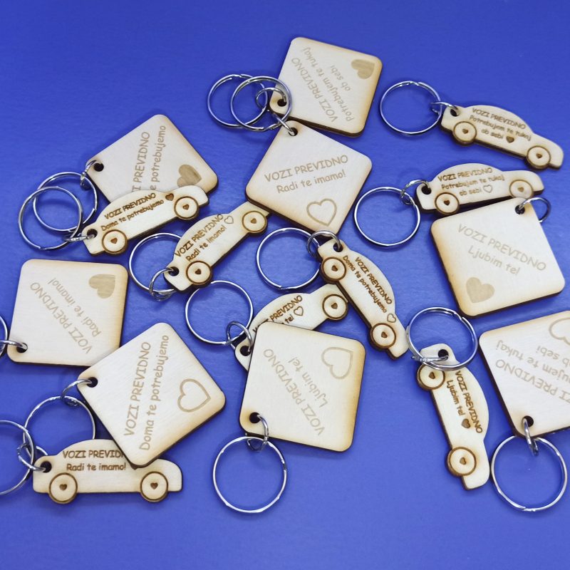 Leseni obesek - Vozi previdno