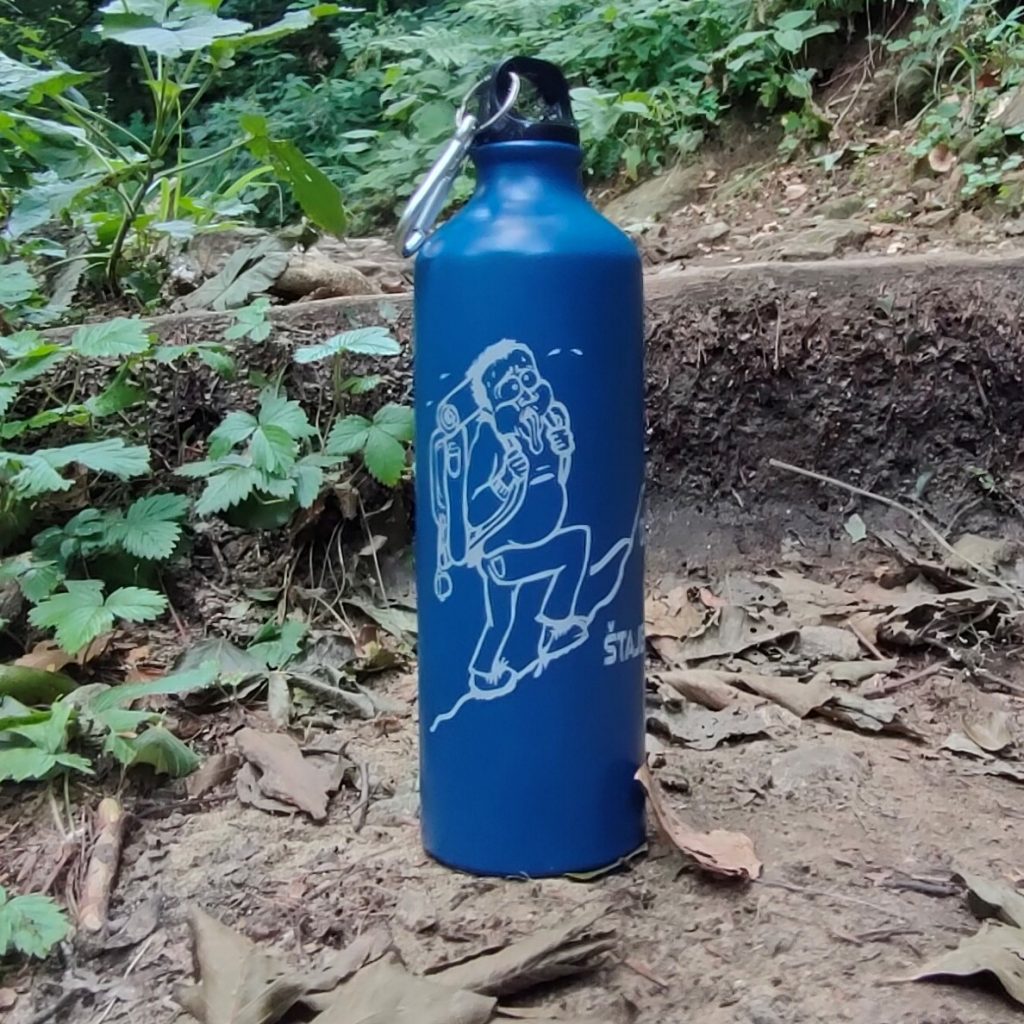 Aluminijasta steklenička za pohodnike